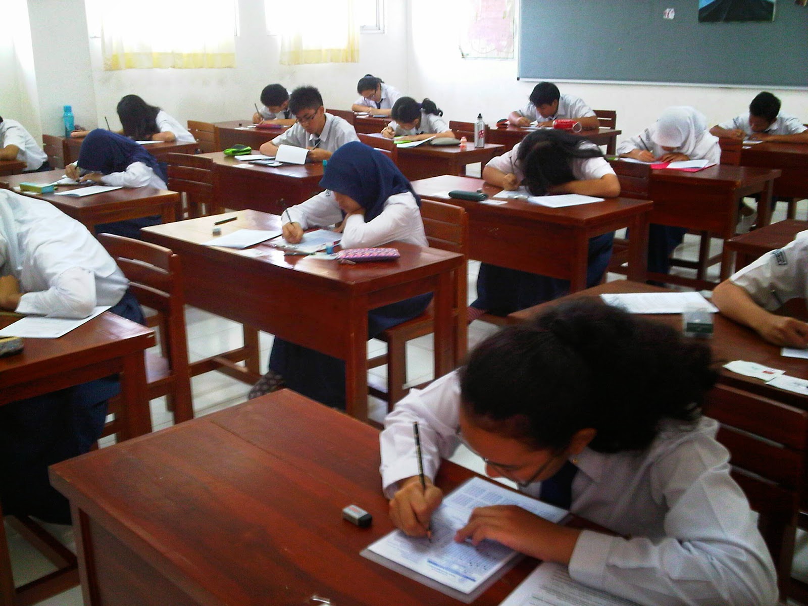 Mimpi Ujian Sekolah Lagi: Mengapa Kita Terus Kembali ke Kelas?